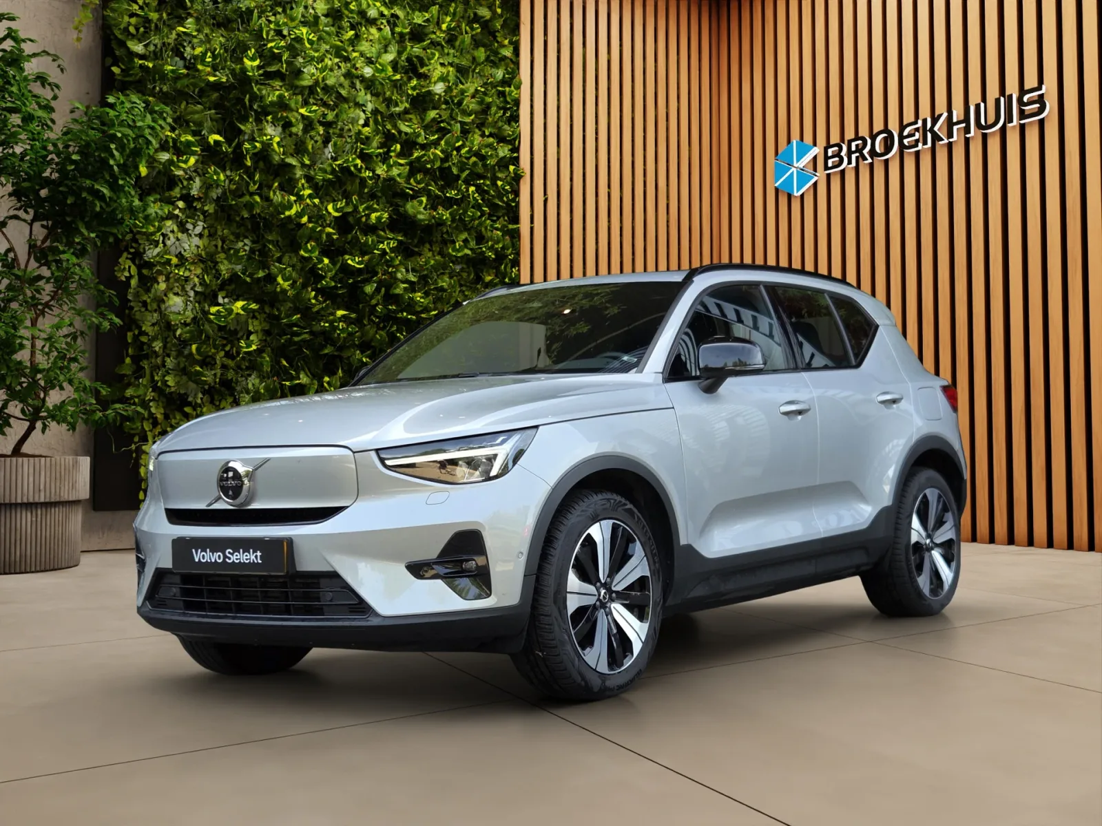 Volvo XC40 (2023) — foto 1