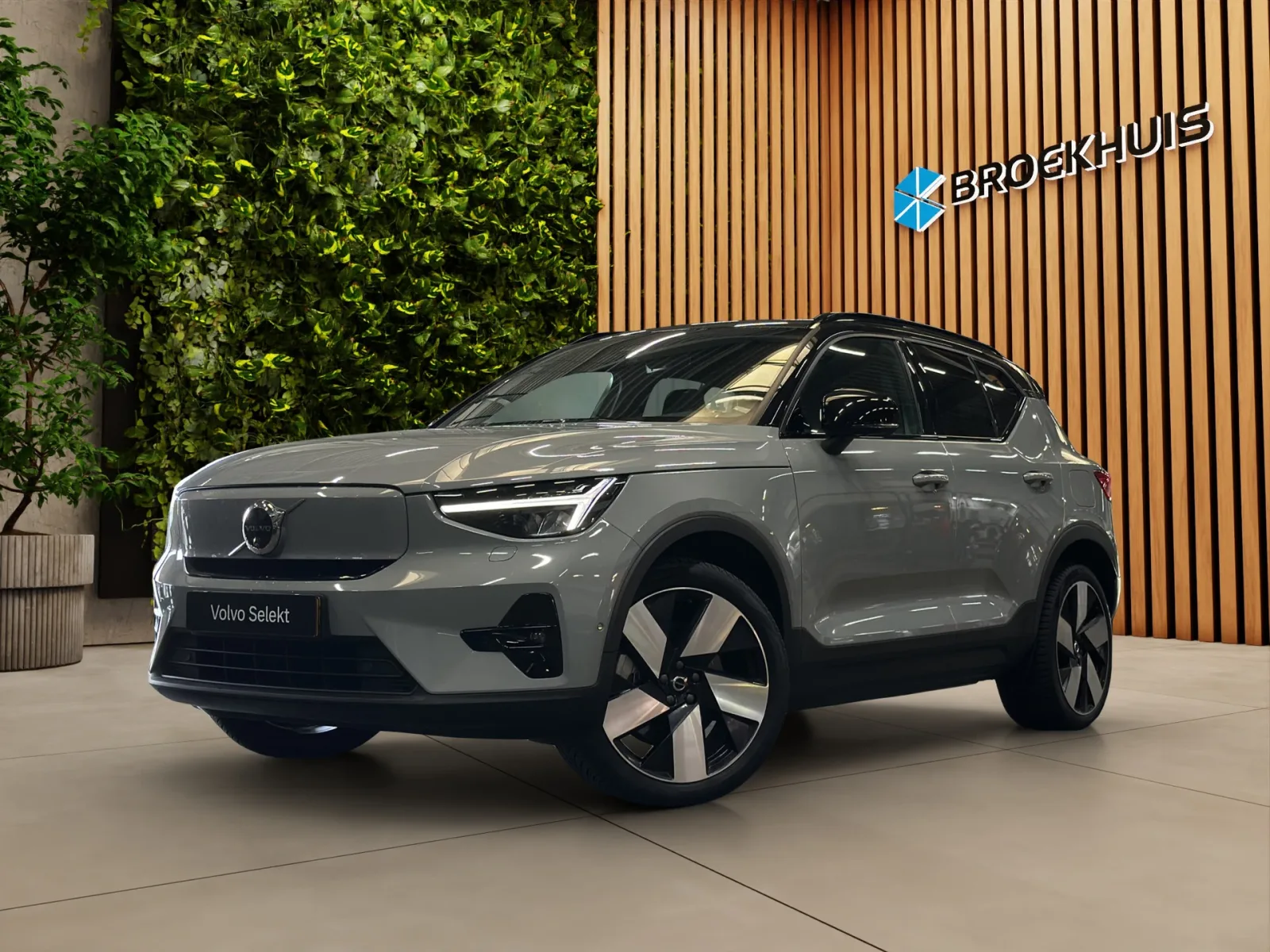 Volvo EX40 (2024) — foto 1