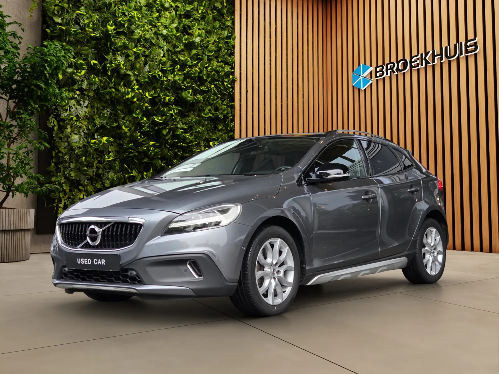 Volvo V40 Cross Country (2019) — foto 1
