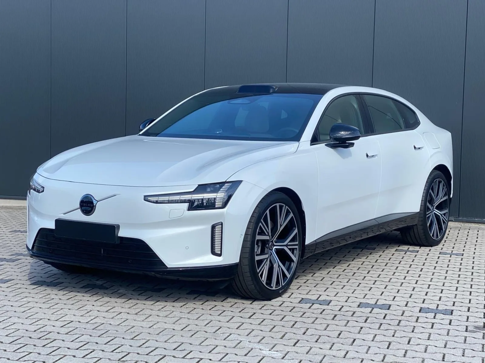 Volvo ES90 (2026) — foto 1