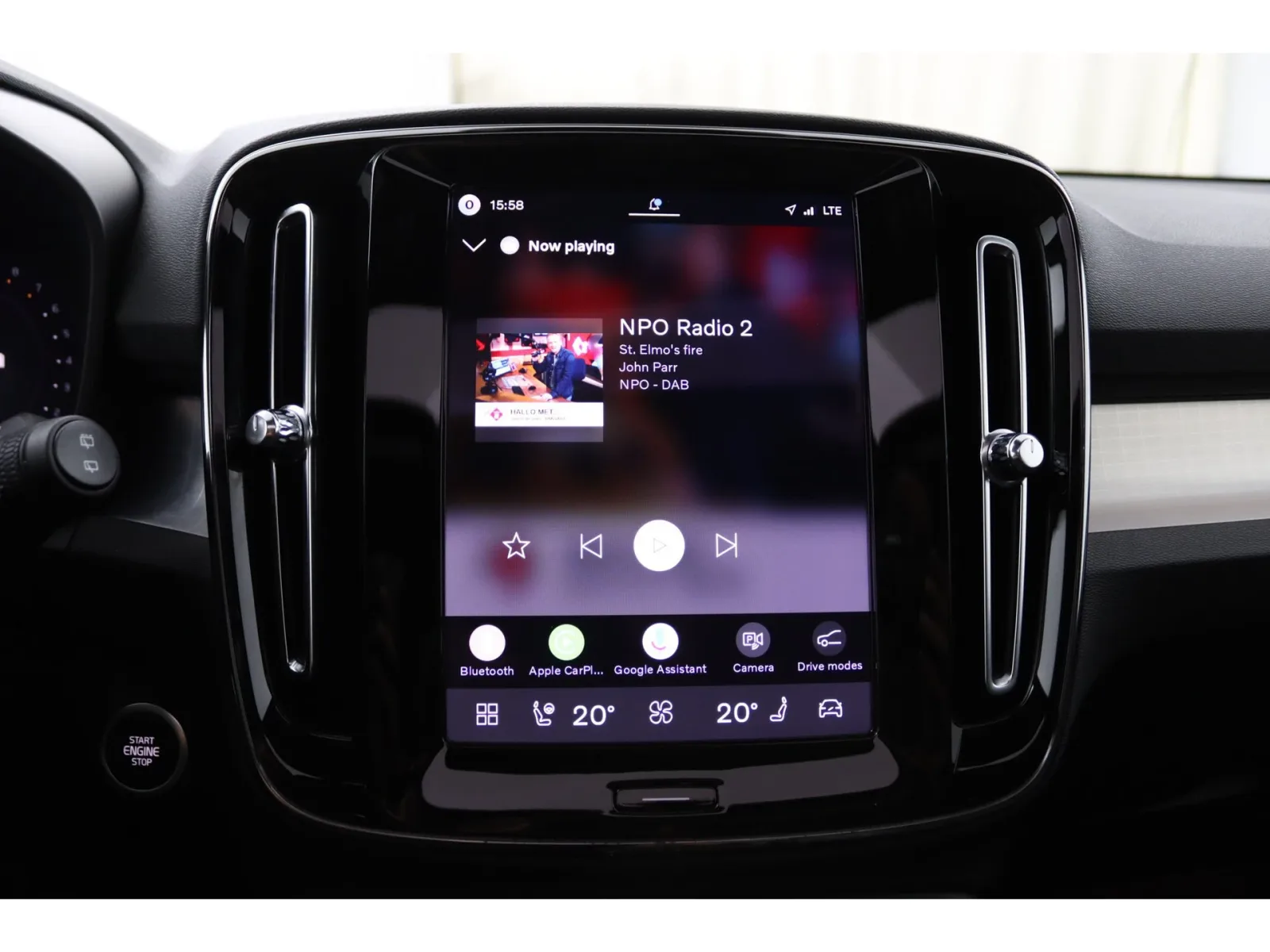 Volvo XC40 (2026) — foto 1