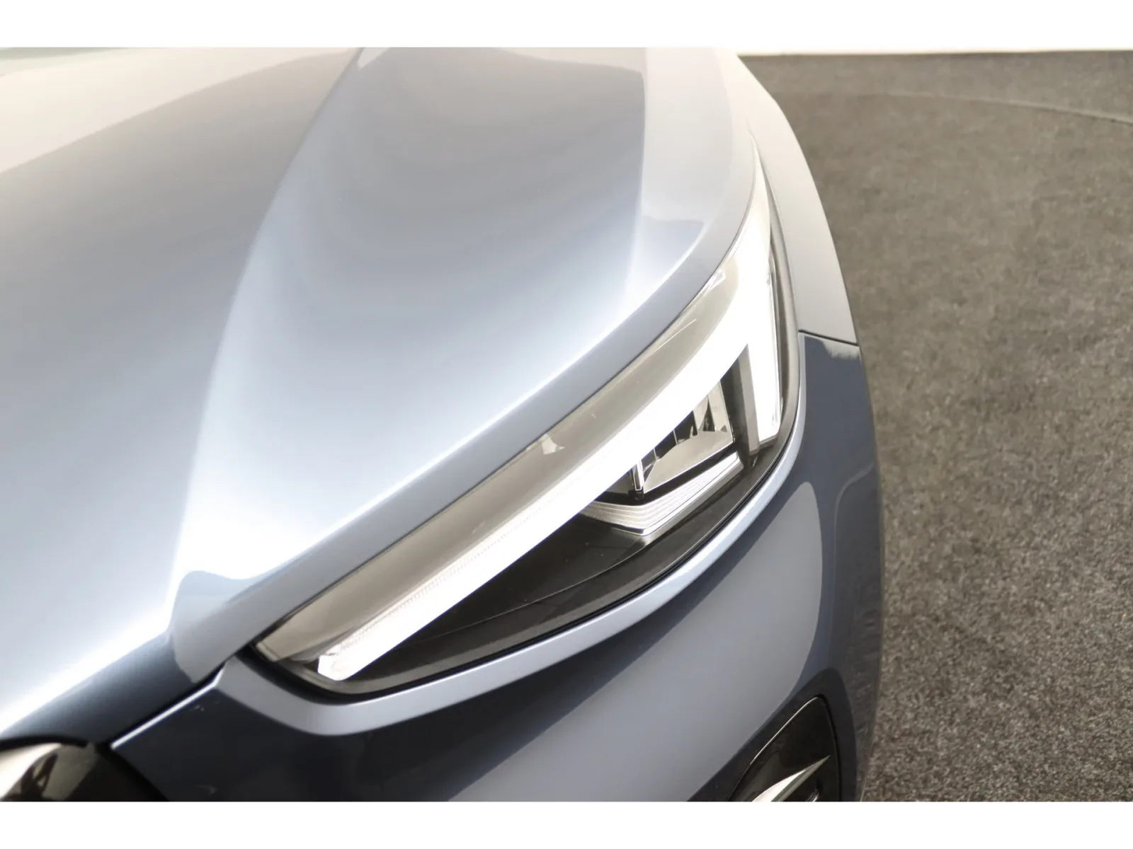 Volvo XC40 (2026) — foto 1