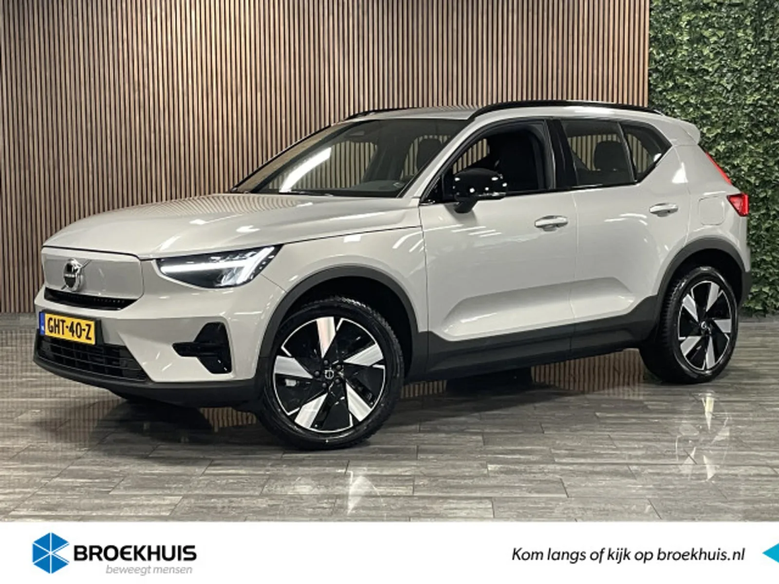 Volvo EX40 (2025) — foto 1