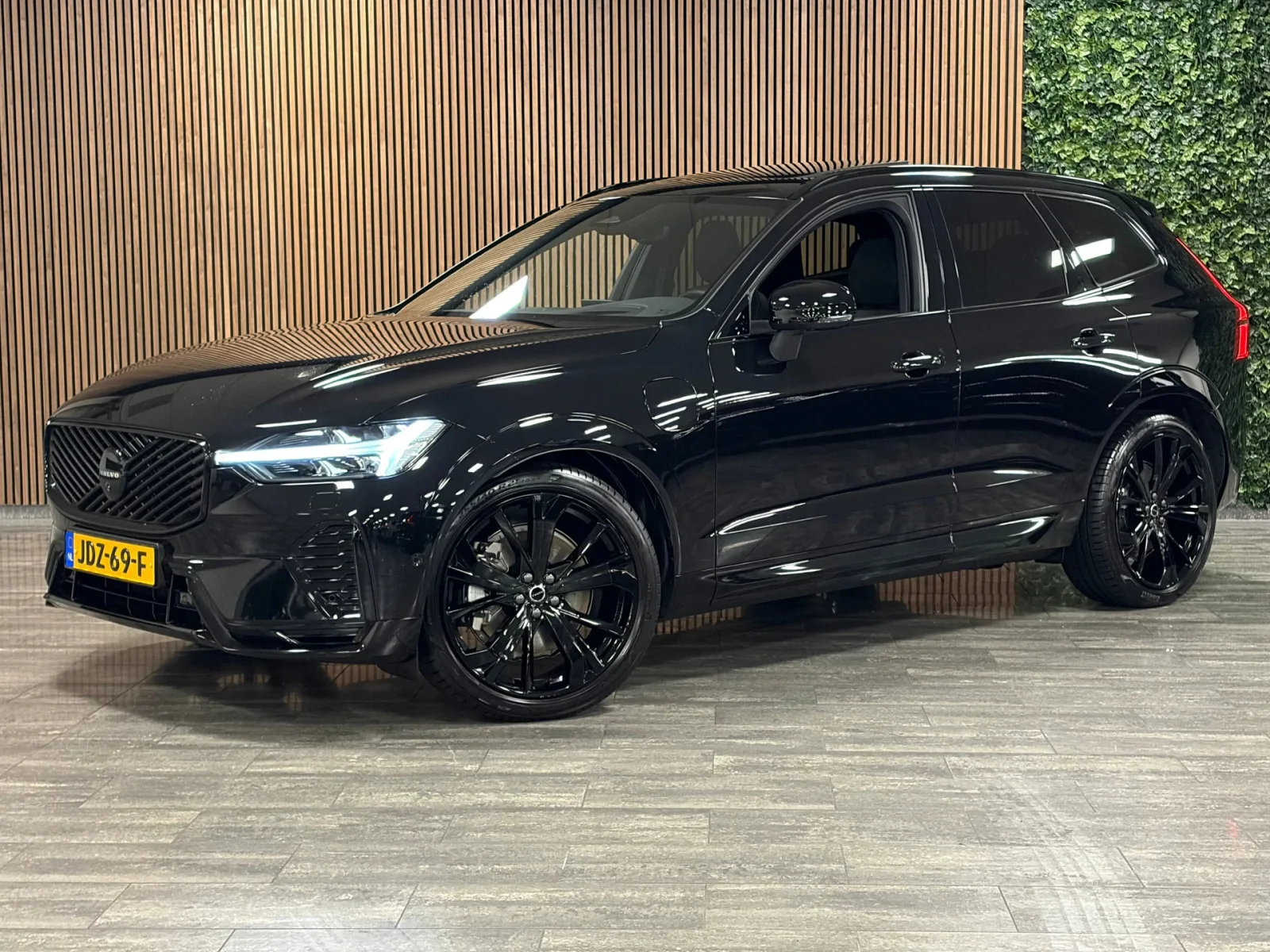 Volvo XC60 (2025) — foto 1