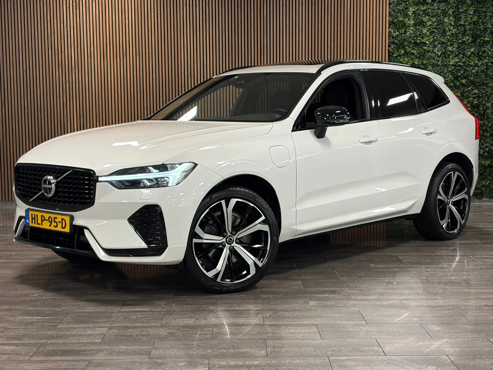 Volvo XC60 (2021) — foto 1