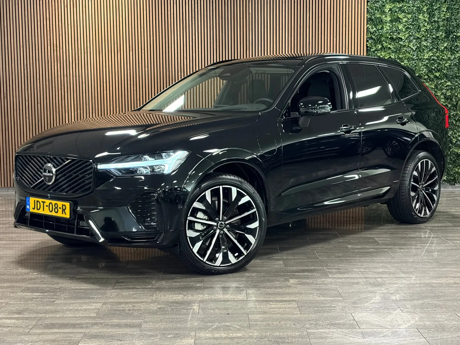 Volvo XC60 (2025) — foto 1