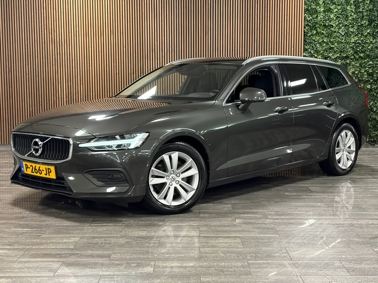 Volvo V60 (2022) — foto 1