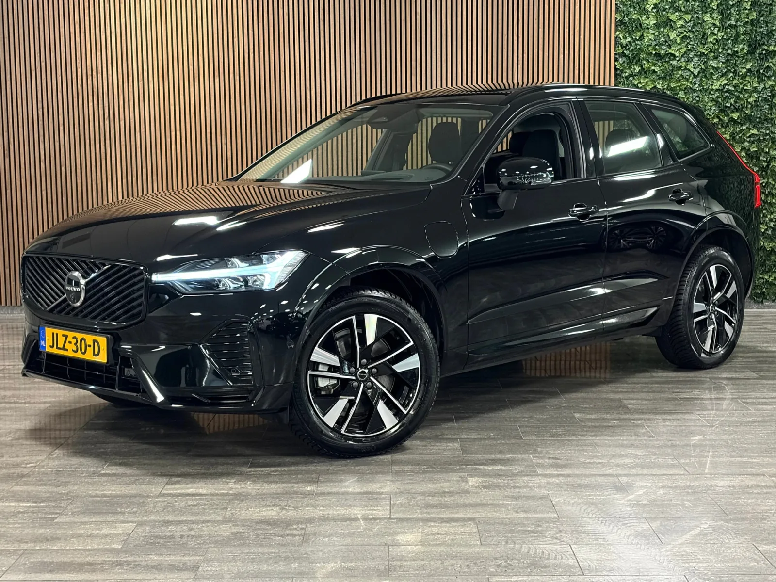 Volvo XC60 (2025) — foto 1