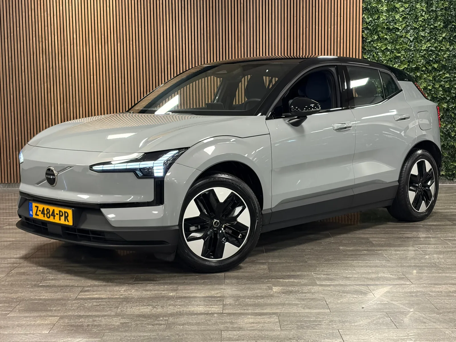Volvo EX30 (2024) — foto 1