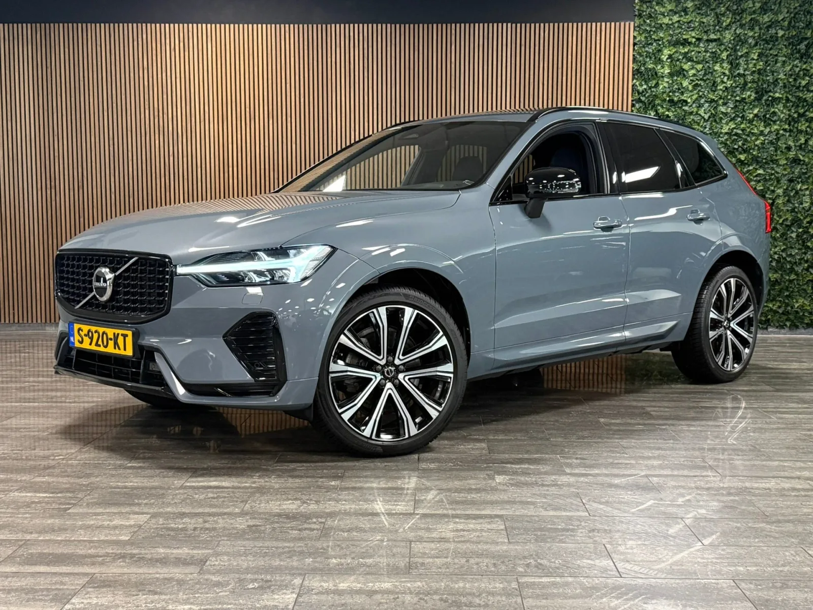 Volvo XC60 (2022) — foto 1