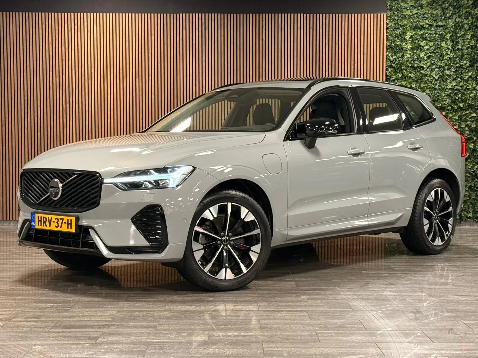 Volvo XC60 (2025) — foto 1