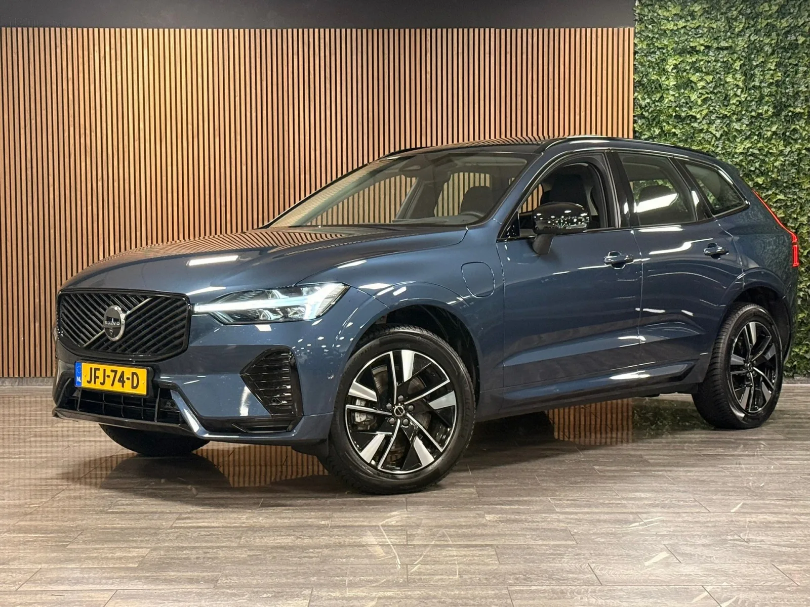 Volvo XC60 (2025) — foto 1