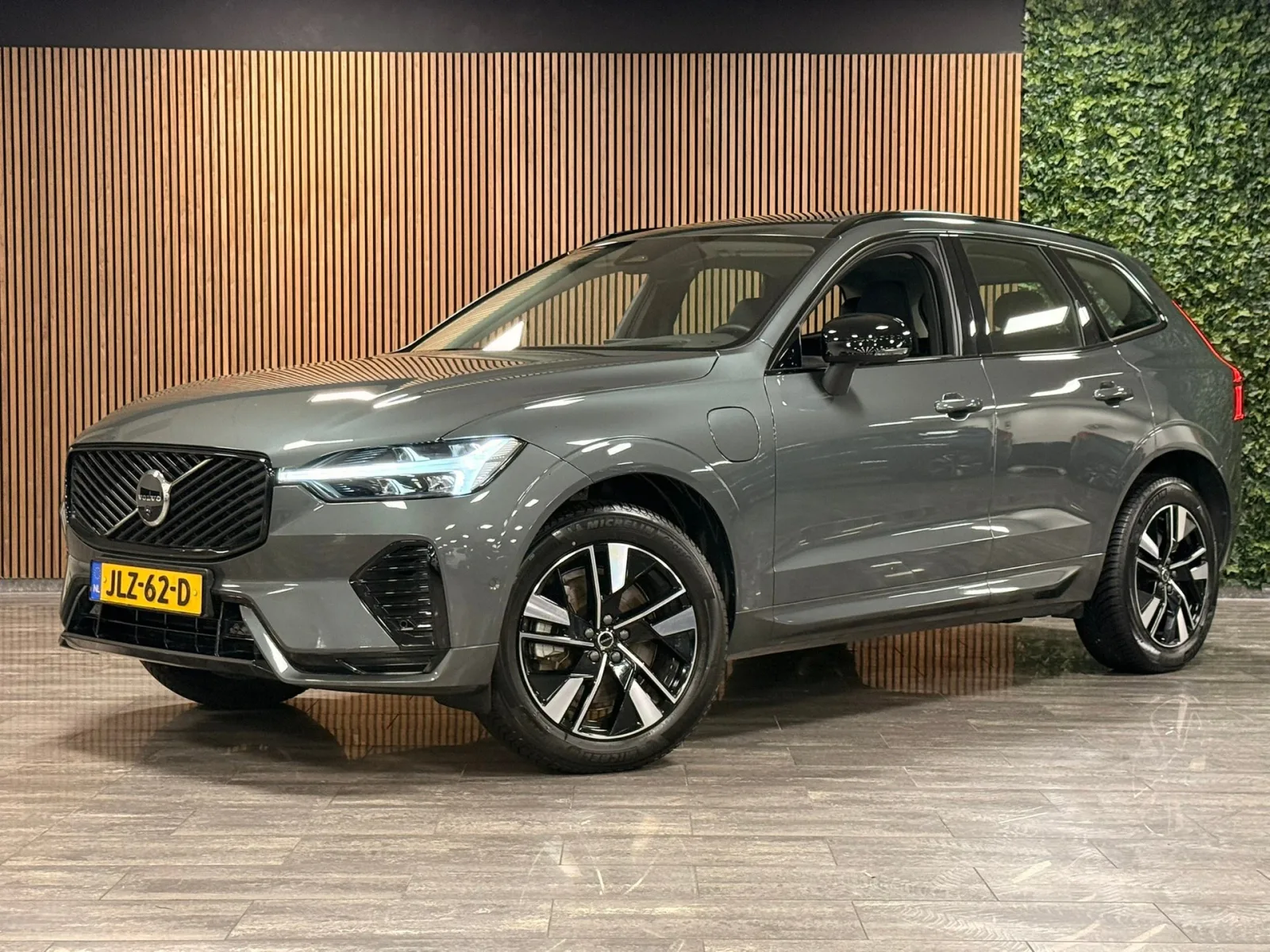 Volvo XC60 (2025) — foto 1