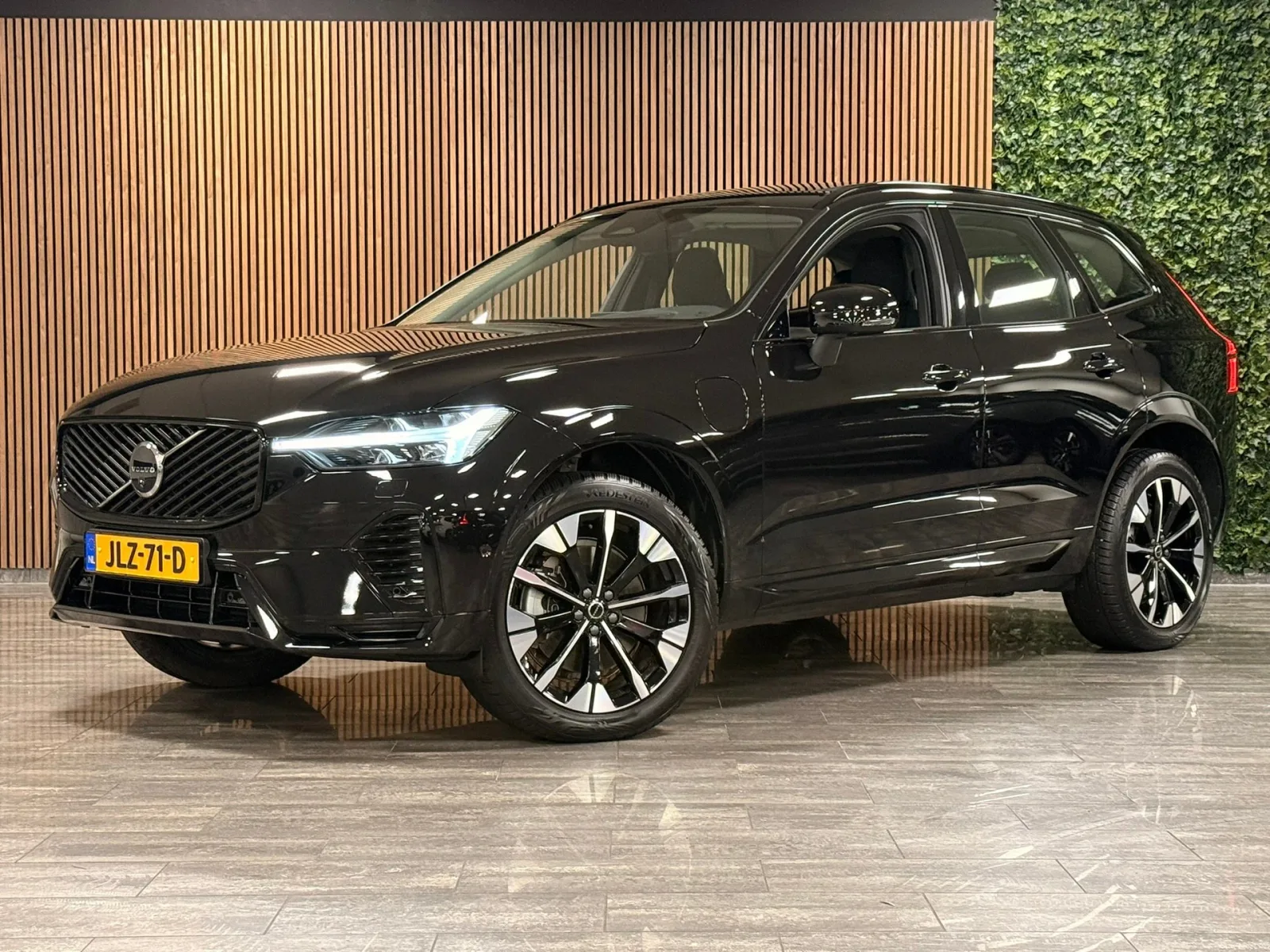 Volvo XC60 (2025) — foto 1