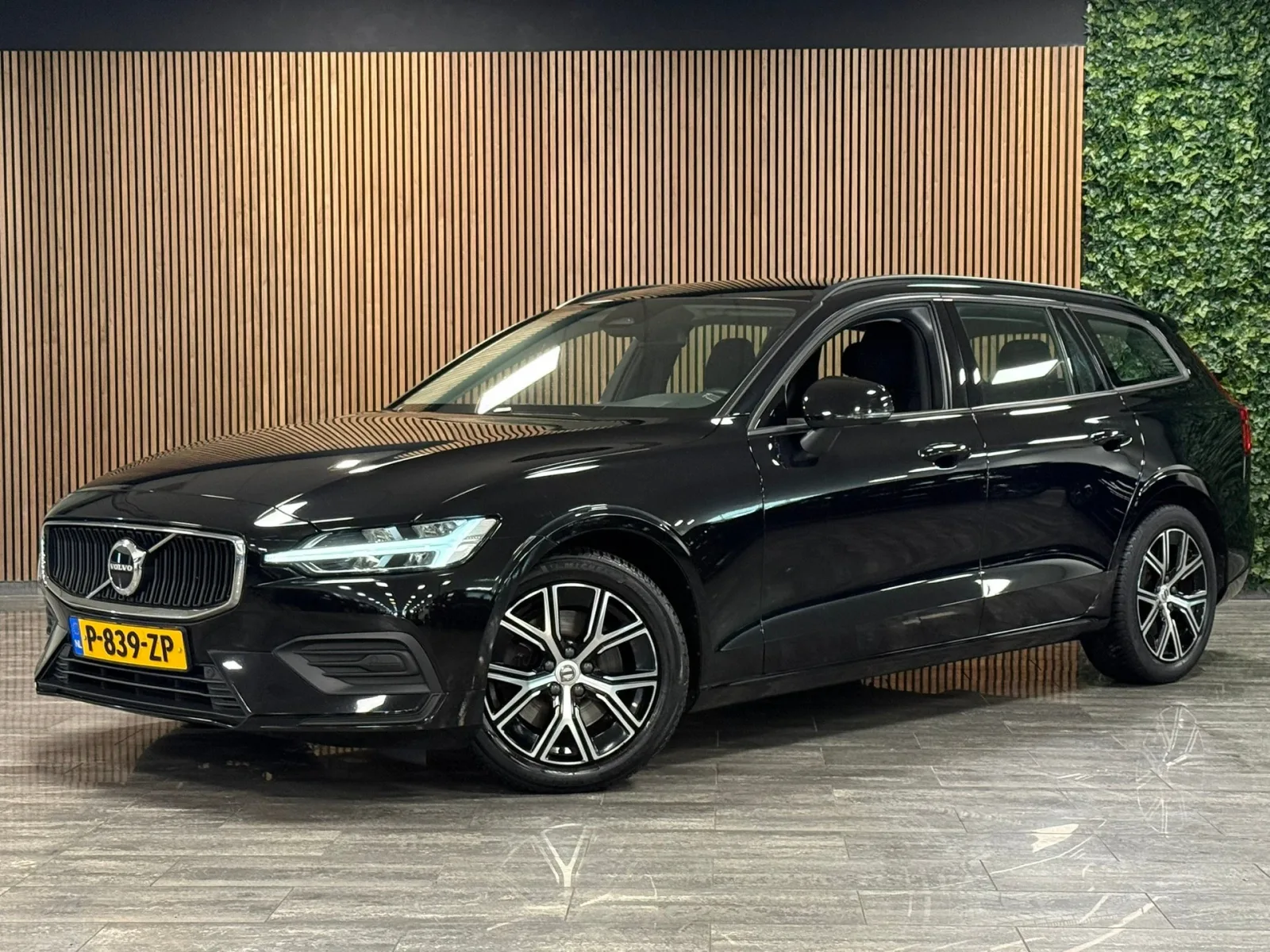 Volvo V60 (2022) — foto 1