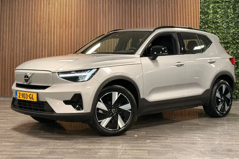 Volvo EX40 (2024)
