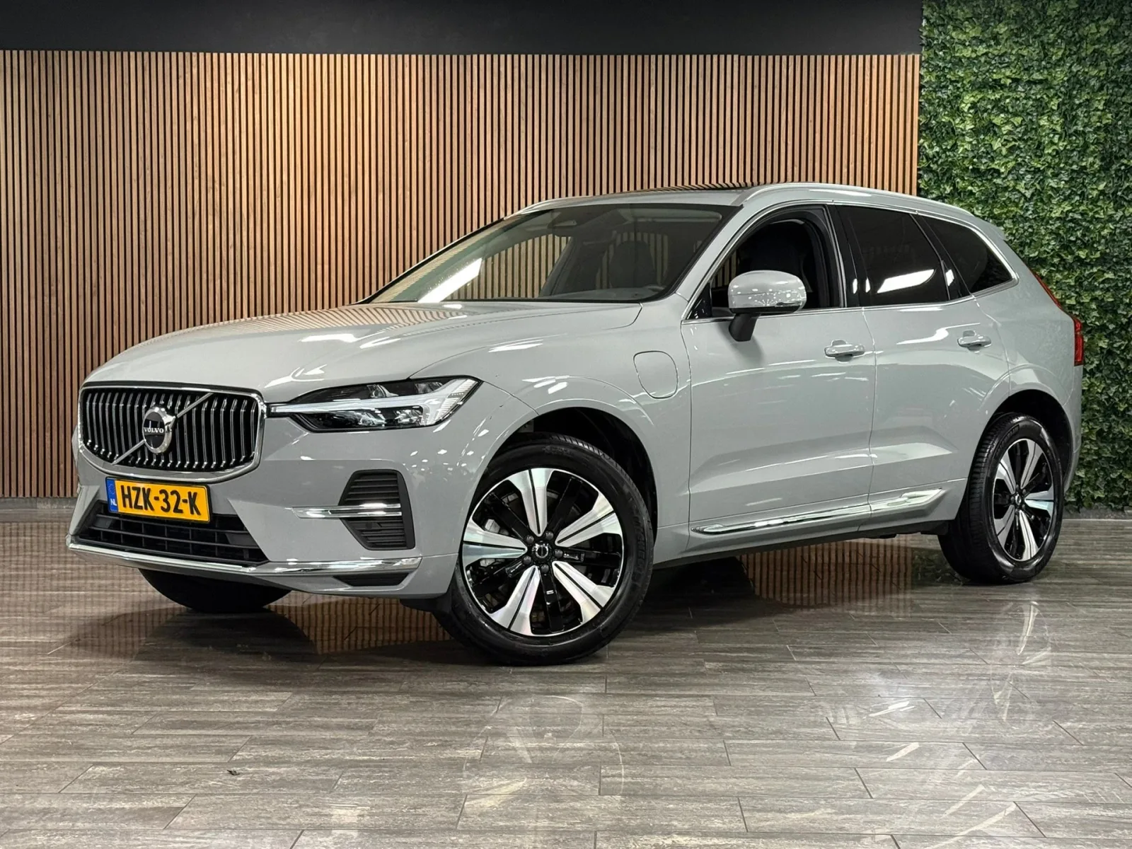 Volvo XC60 (2025) — foto 1
