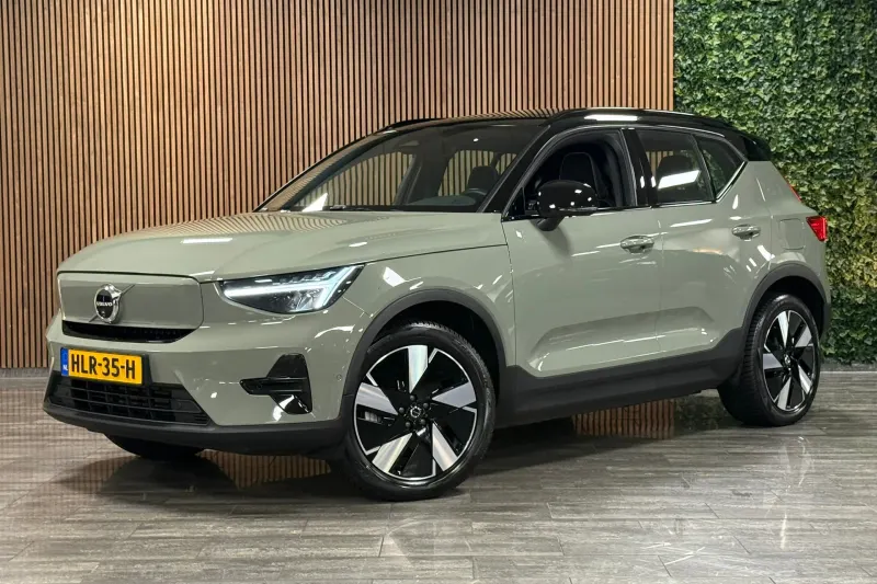 Volvo EX40 (2025)