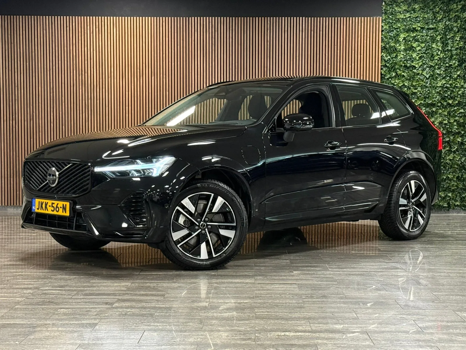 Volvo XC60 (2025) — foto 1