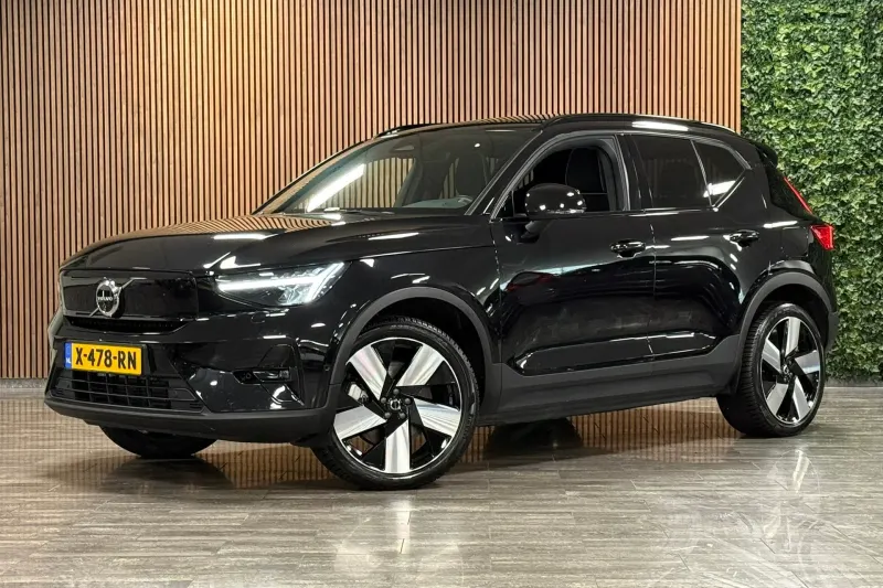 Volvo EX40 (2024)