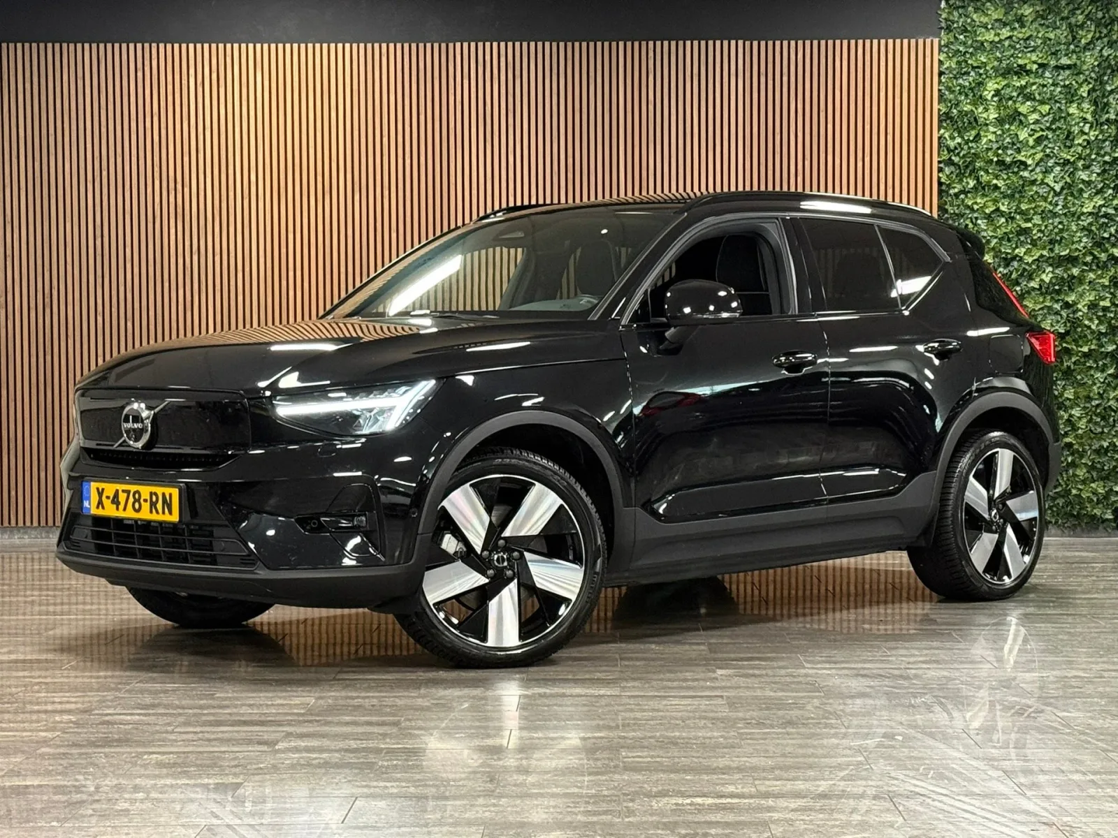 Volvo EX40 (2024) — foto 1