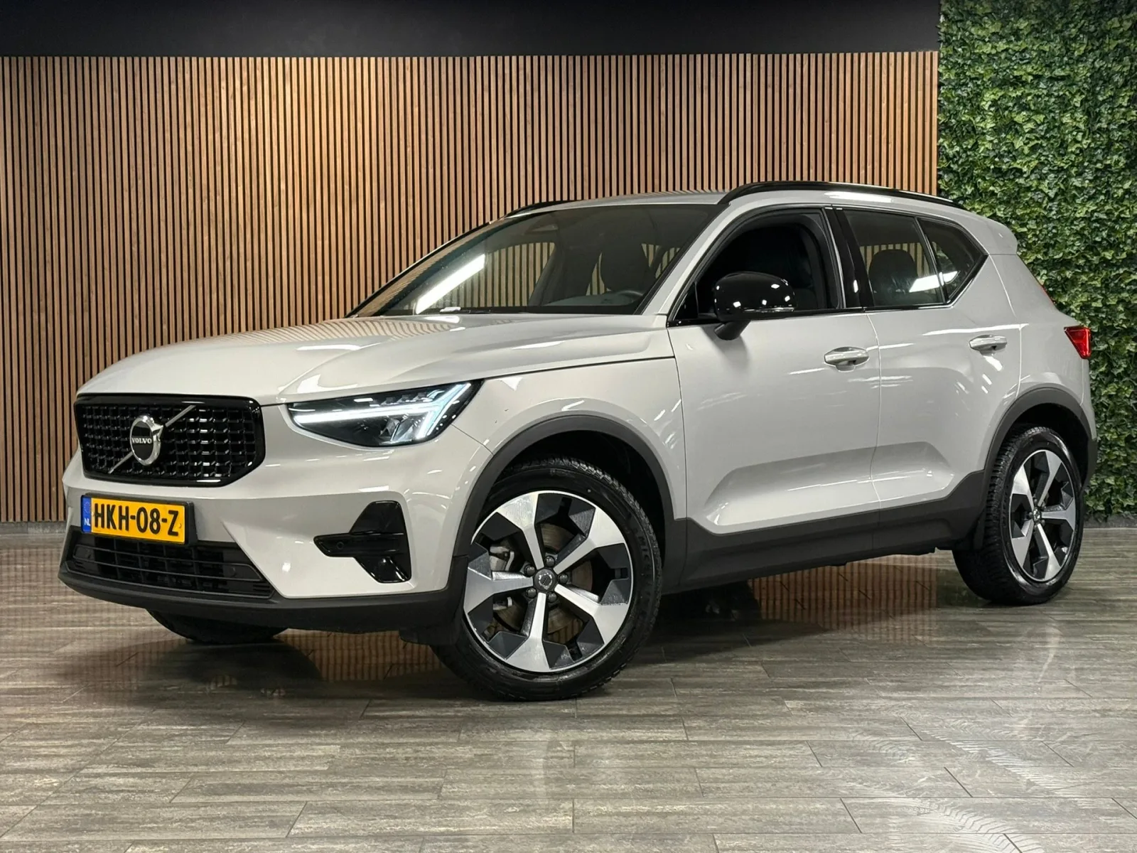 Volvo XC40 (2025) — foto 1