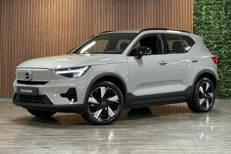 Volvo EX40 (2024)