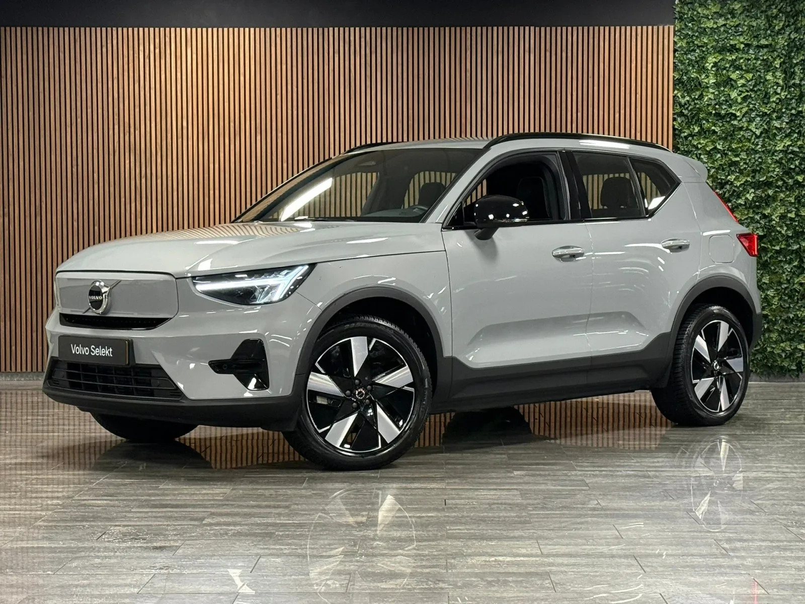 Volvo EX40 (2024) — foto 1