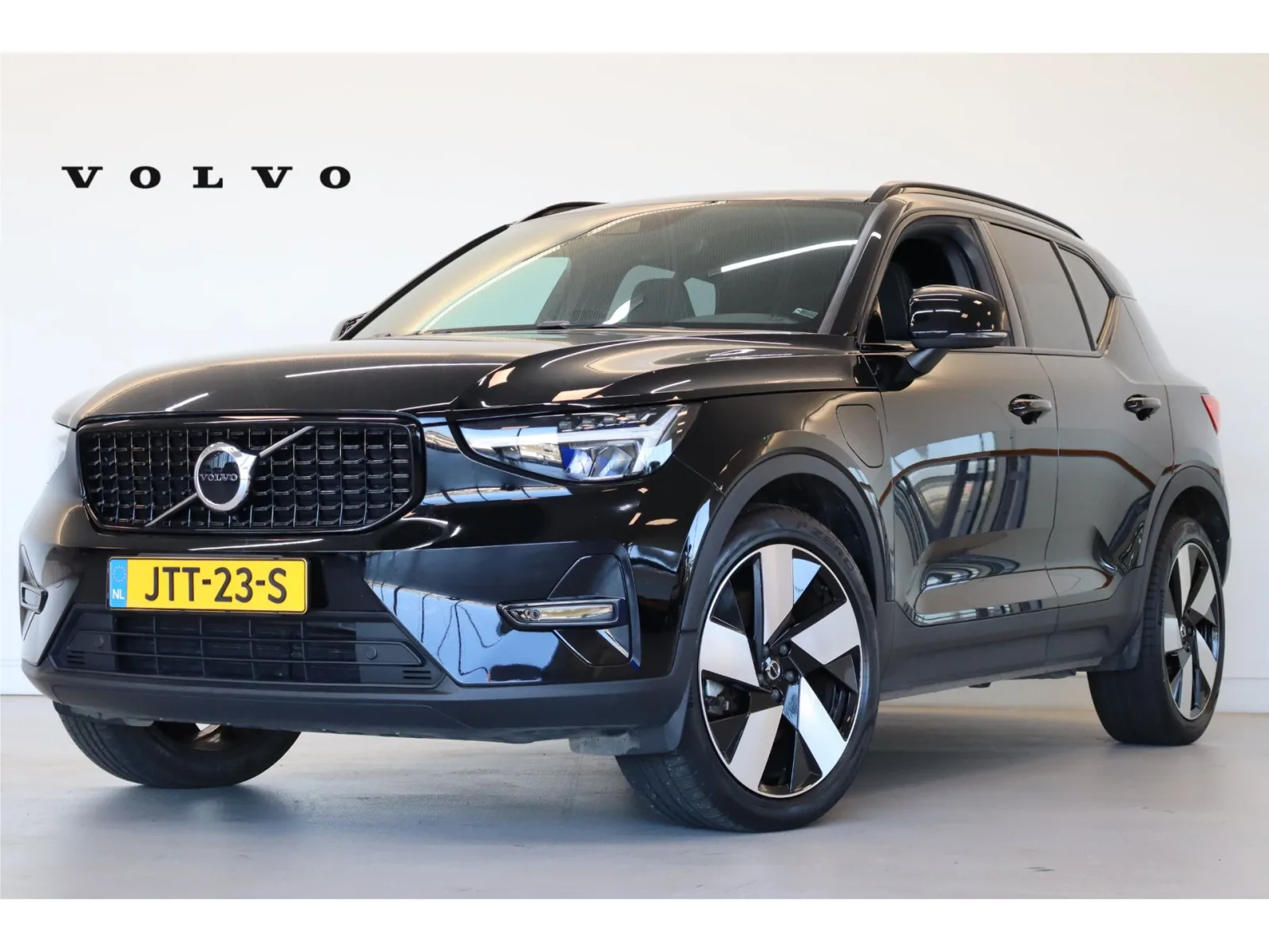 Volvo XC40 (2023) — foto 1