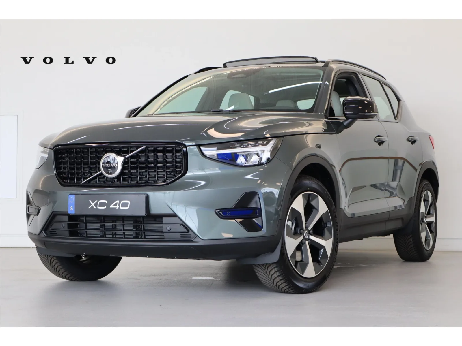 Volvo XC40 (2026) — foto 1