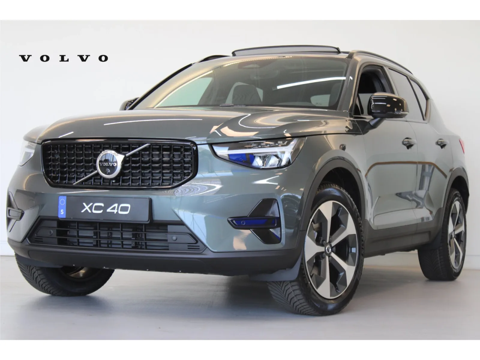 Volvo XC40 (2026) — foto 1