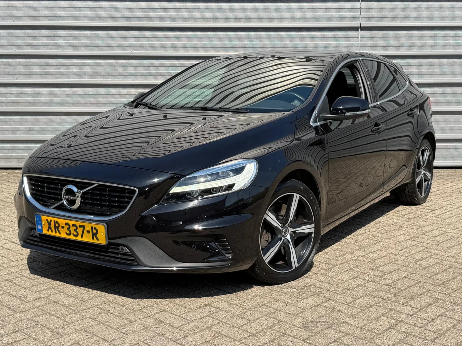 Volvo V40 (2019) — foto 1