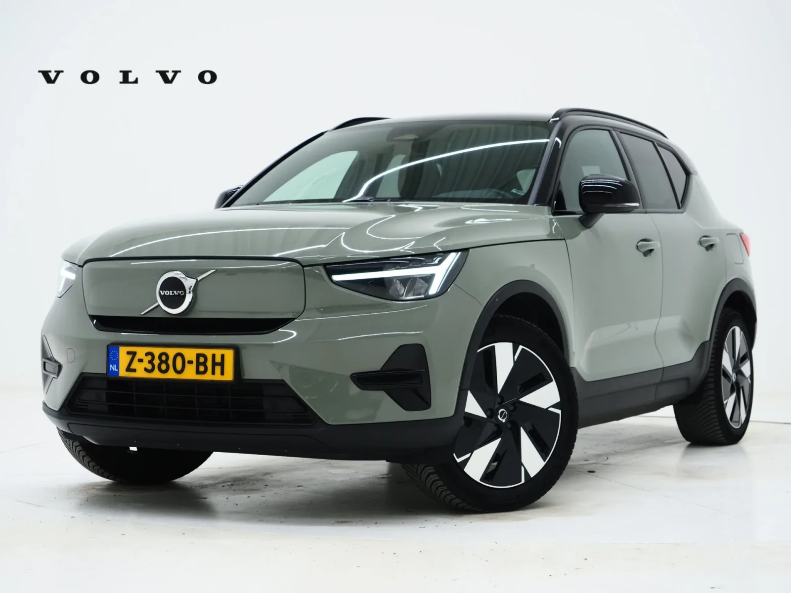 Volvo XC40 (2024) — foto 1