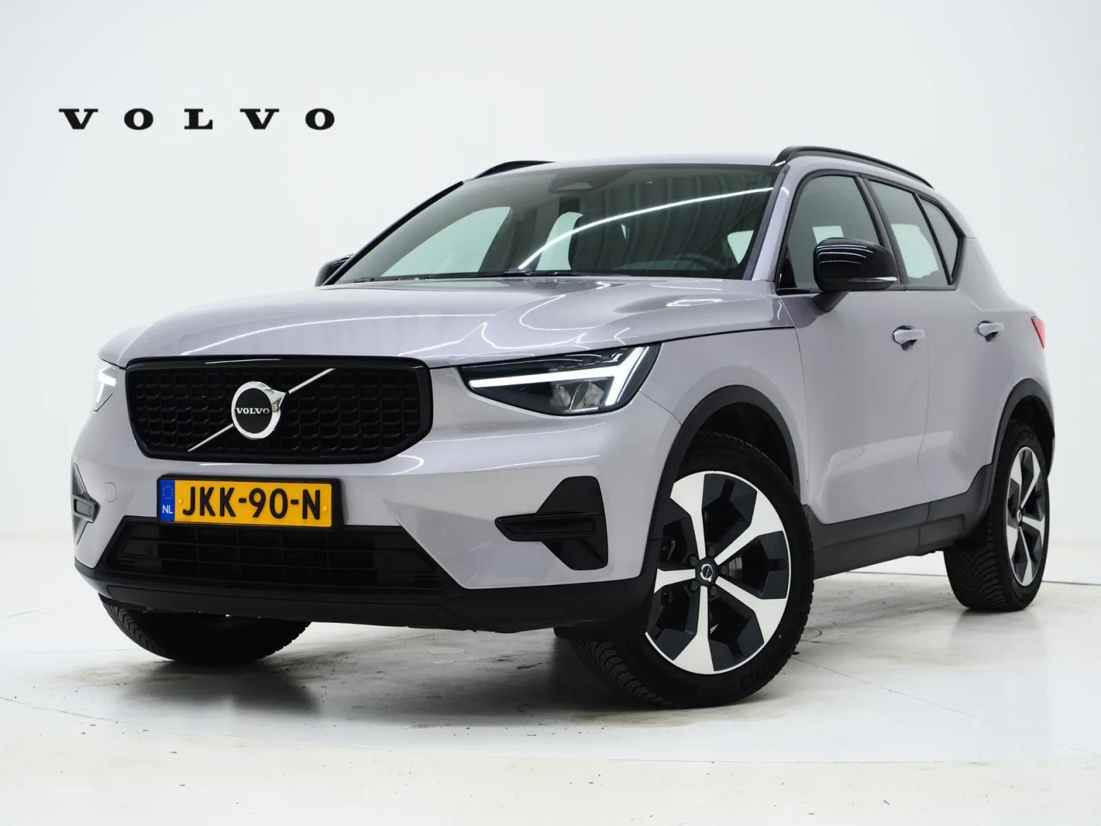 Volvo XC40 (2025) — foto 1