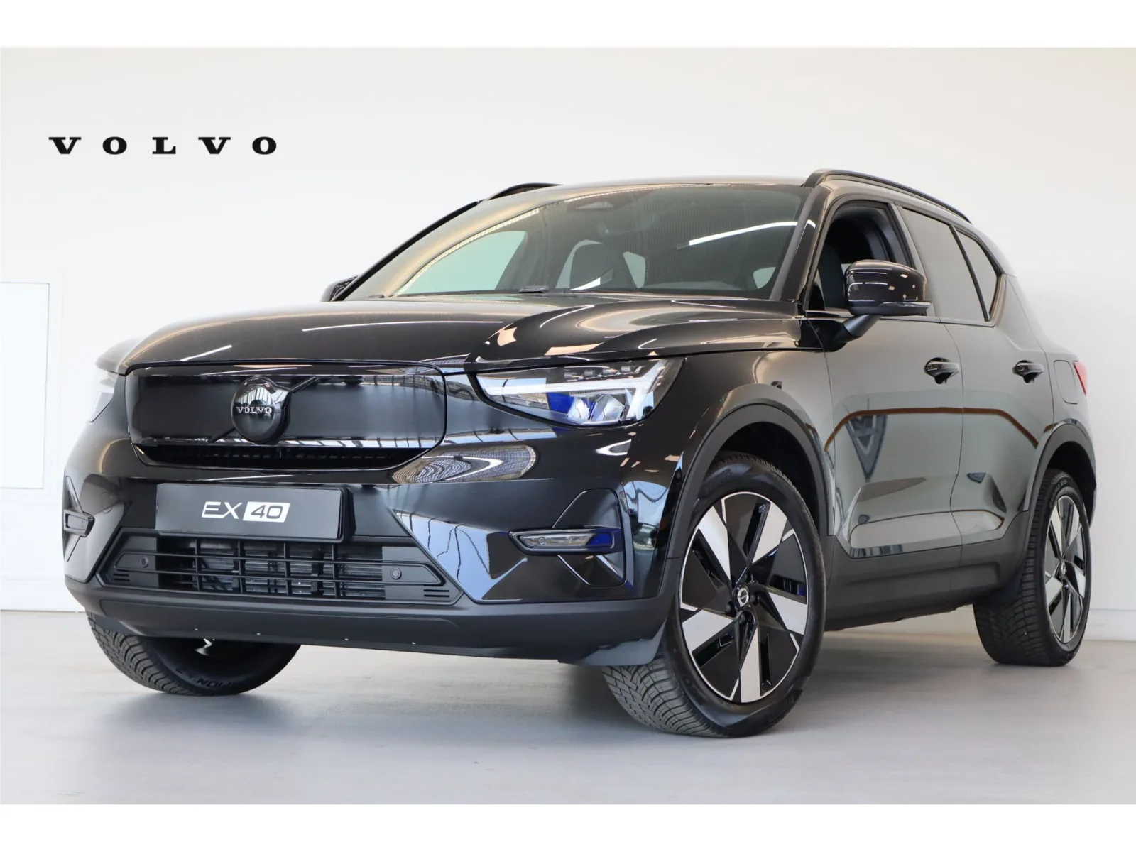Volvo EX40 (2026) — foto 1