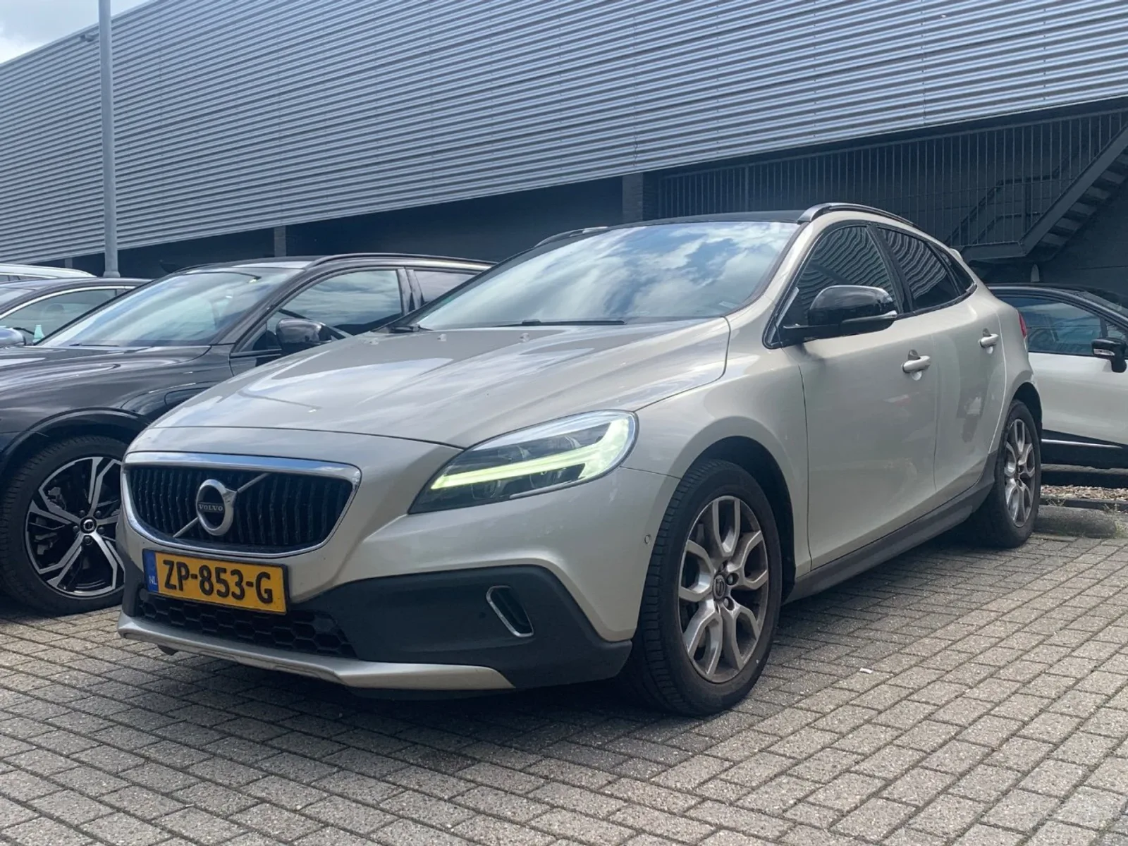 Volvo V40 (2019) — foto 1