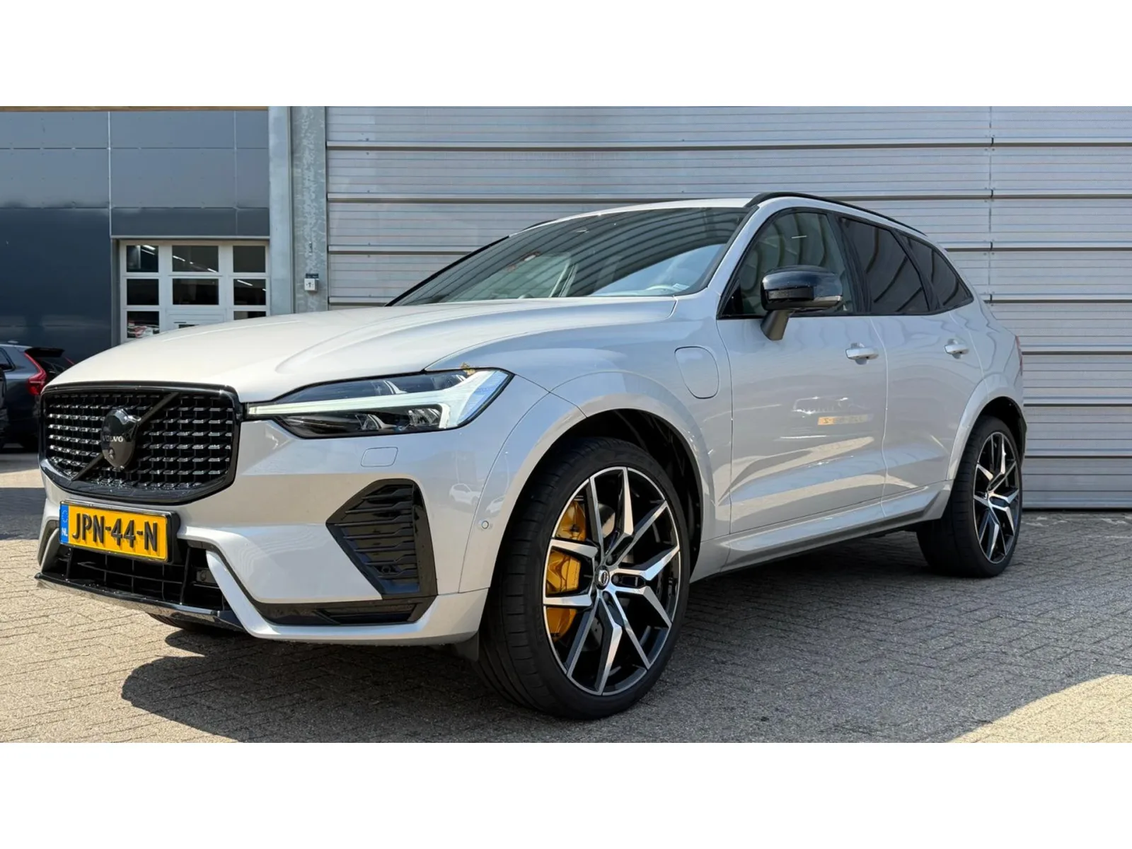 Volvo XC60 (2024) — foto 1