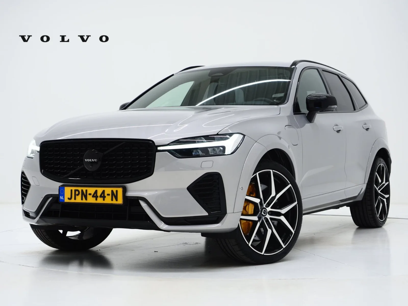 Volvo XC60 (2024) — foto 1