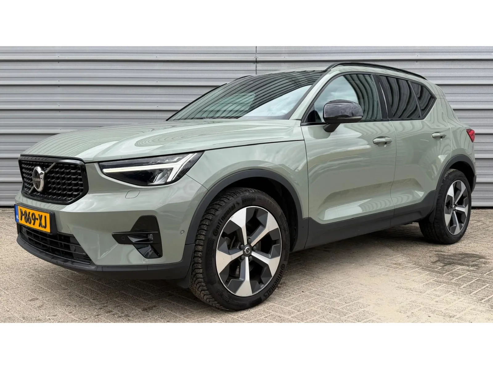 Volvo XC40 (2022) — foto 1