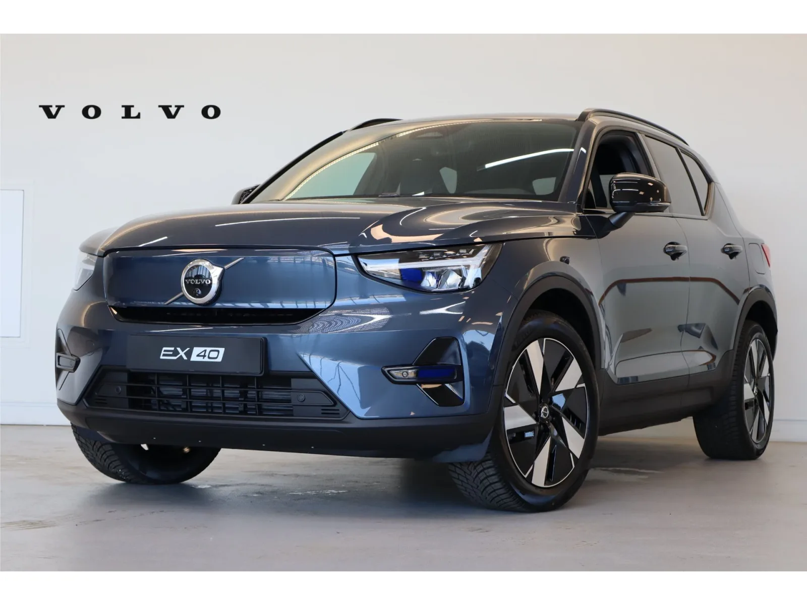 Volvo EX40 (2026) — foto 1