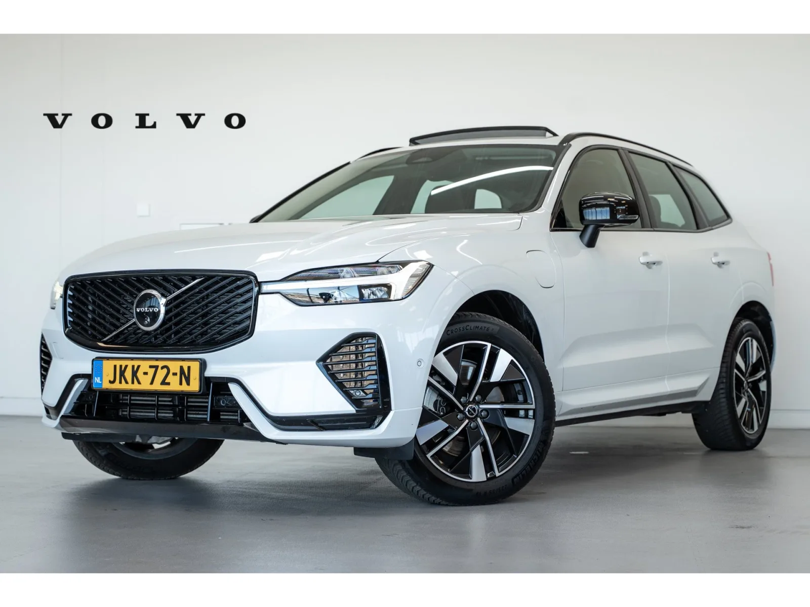 Volvo XC60 (2025) — foto 1