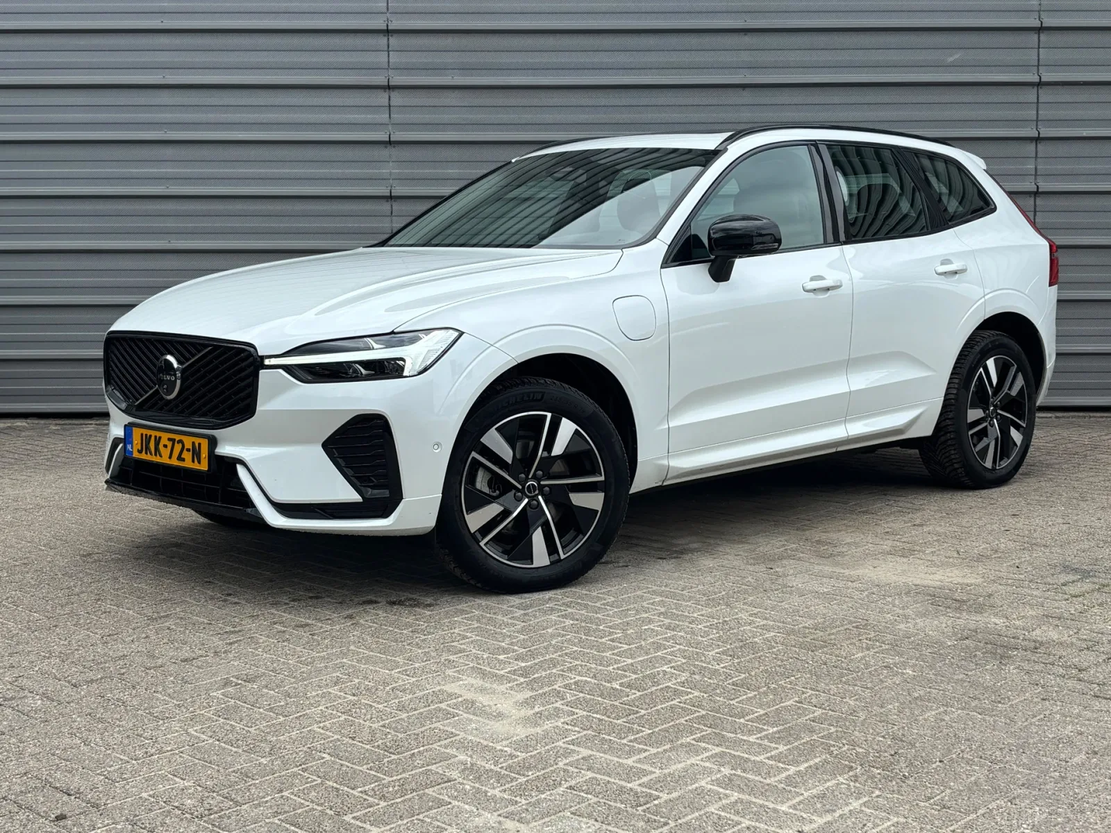 Volvo XC60 (2025) — foto 1