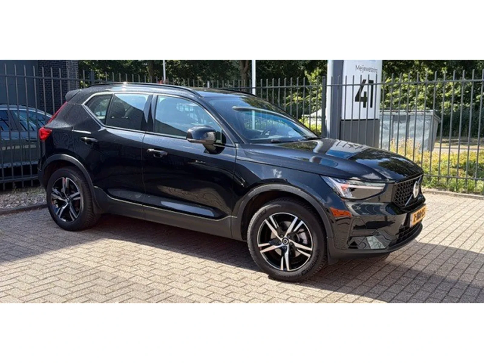 Volvo XC40 (2024) — foto 1