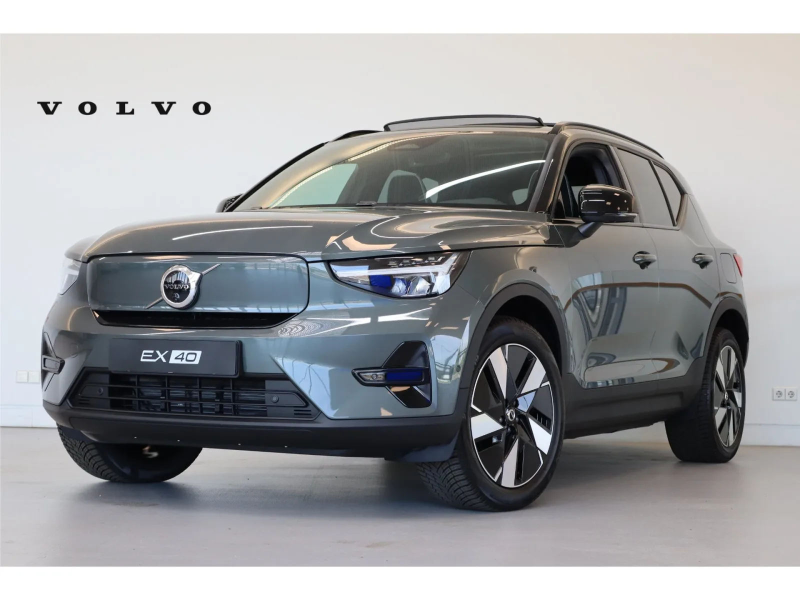 Volvo EX40 (2026) — foto 1