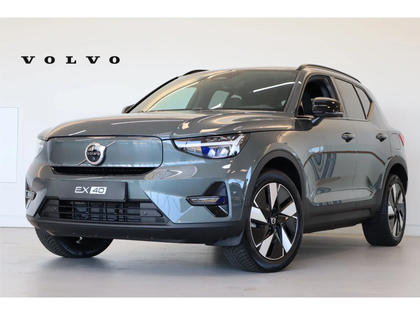 Volvo EX40 (2026) — foto 1