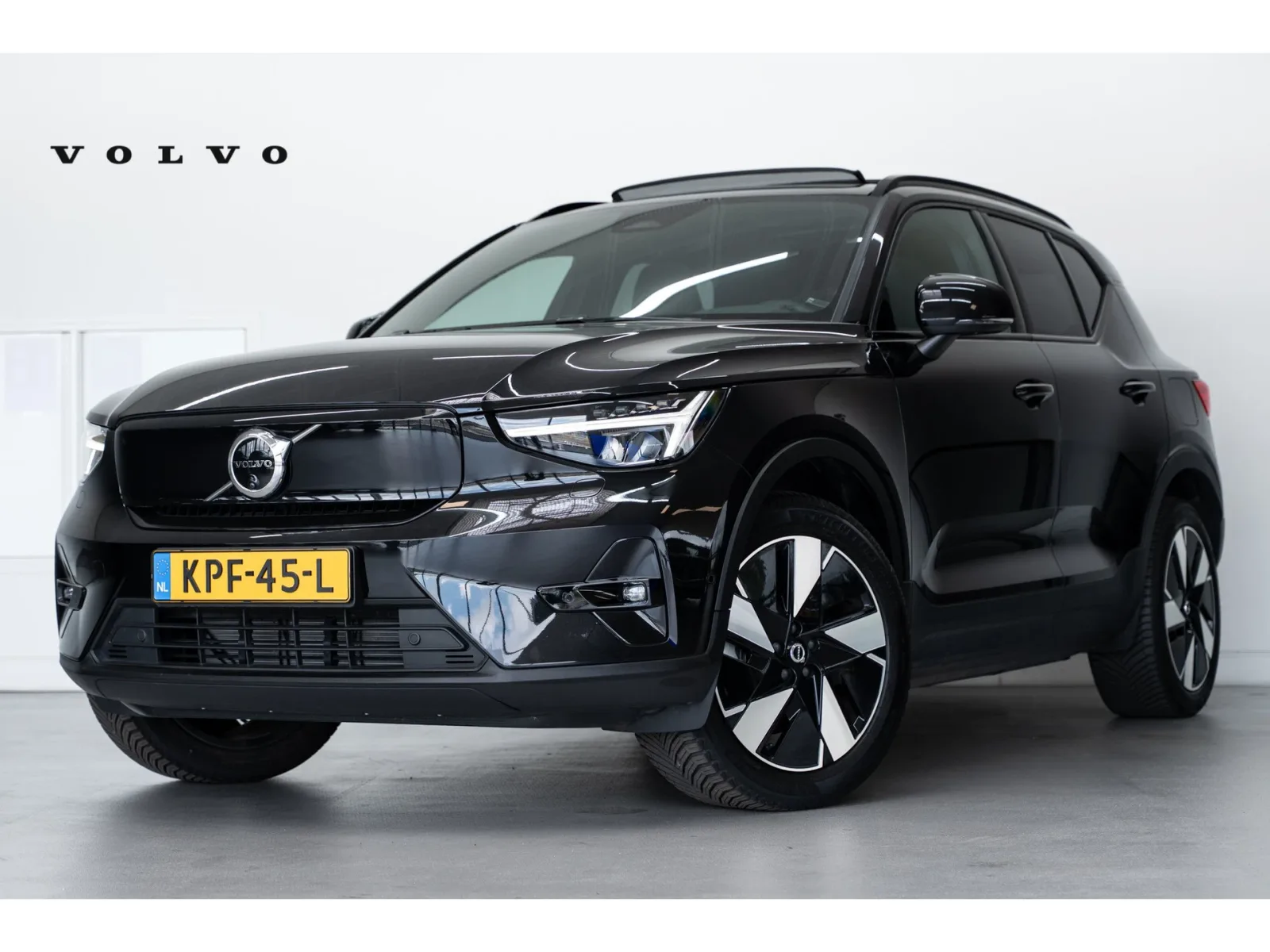 Volvo XC40 (2024) — foto 1