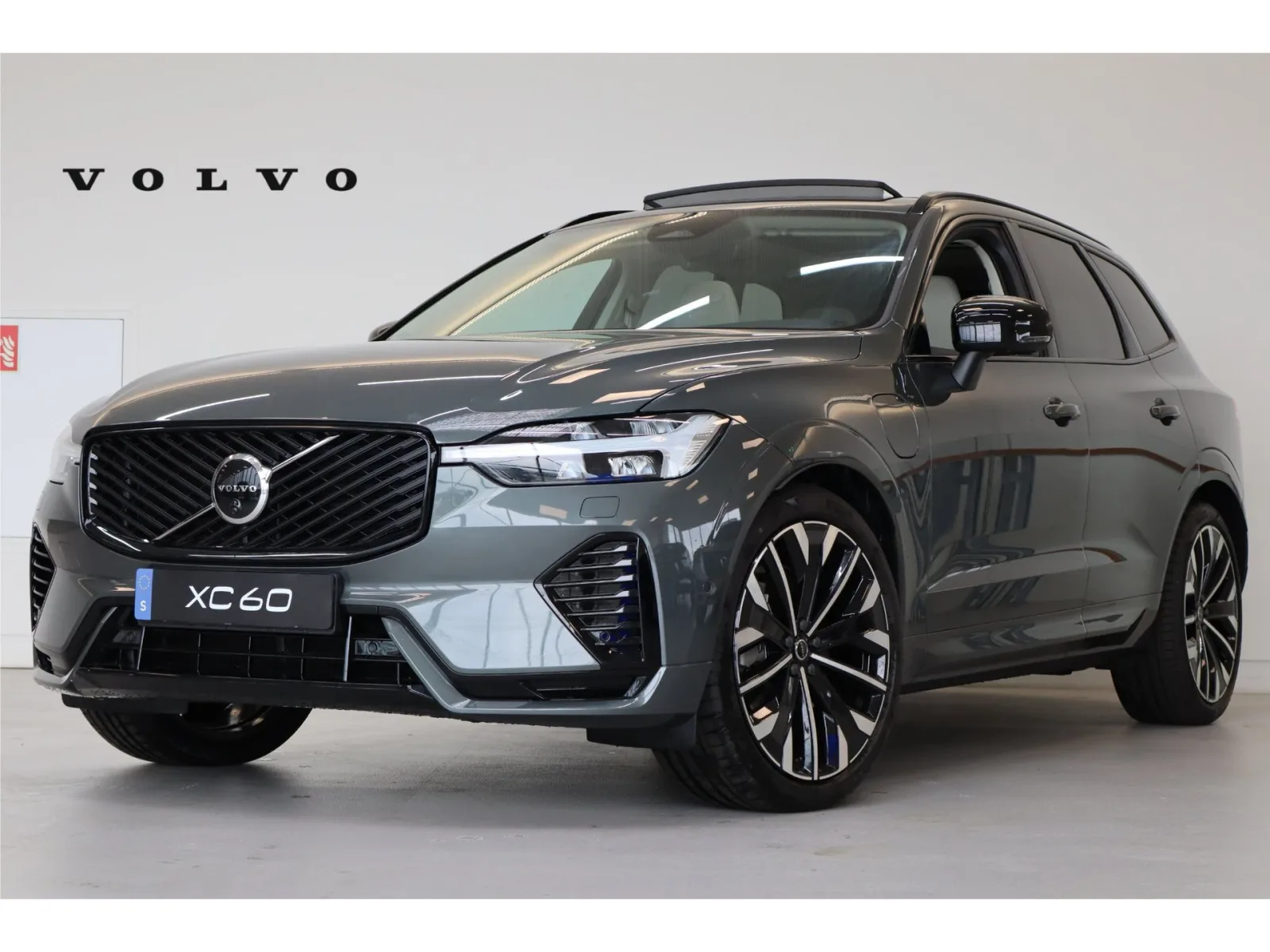Volvo XC60 (2026) — foto 1