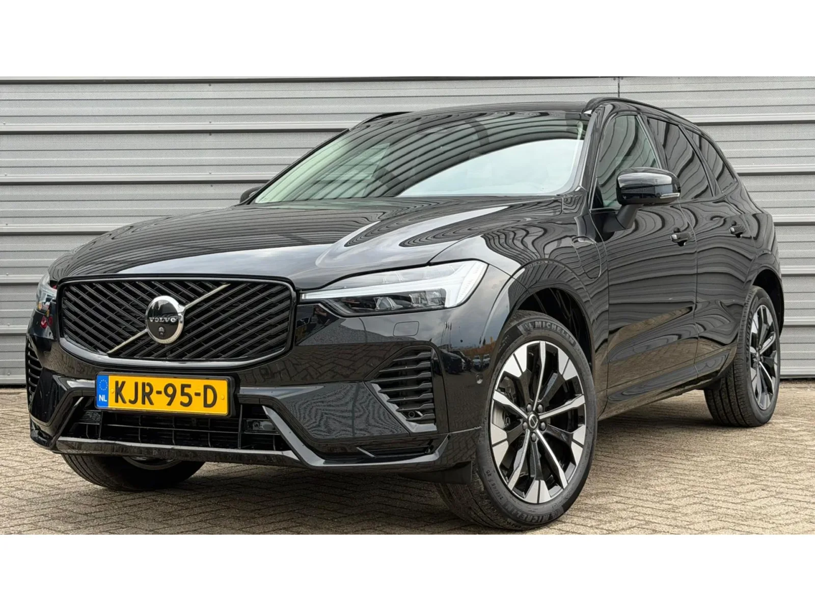 Volvo XC60 (2026) — foto 1