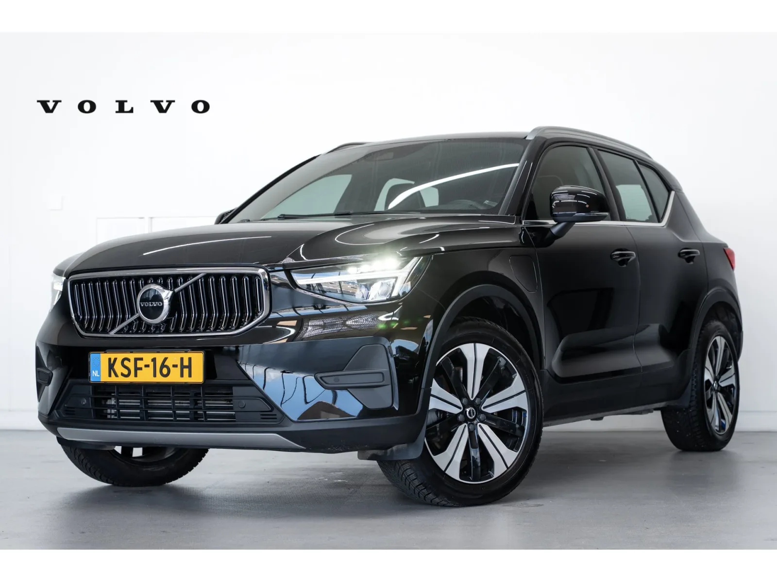 Volvo XC40 (2023) — foto 1