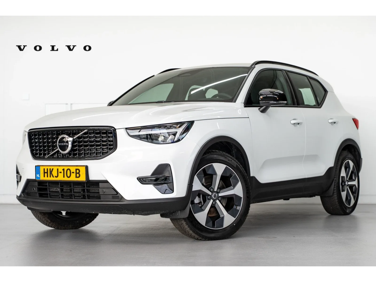 Volvo XC40 (2025) — foto 1